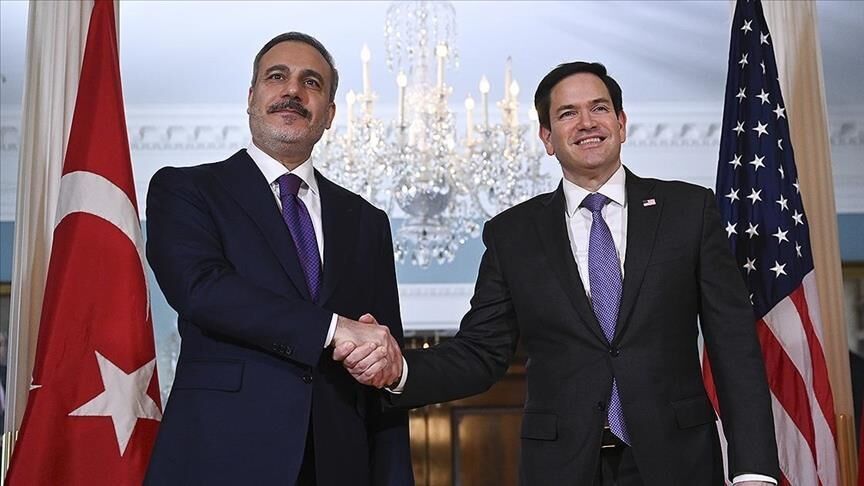 رایزنی وزیران امورخارجه آمریکا و ترکیه درباره تحولات سوریه
