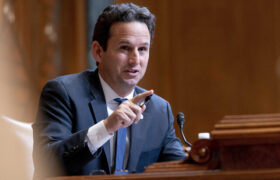 سناتور آمریکایی: وارد ماجراجویی احمقانه در ونزوئلا شده‌ایم