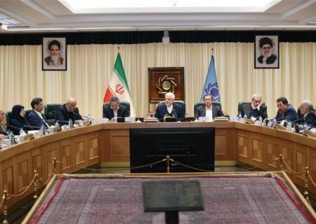 عارف: رصد و پایش آخرین وضعیت تامین و توزیع کالاهای اساسی و نحوه حمایت از تولید بررسی شد