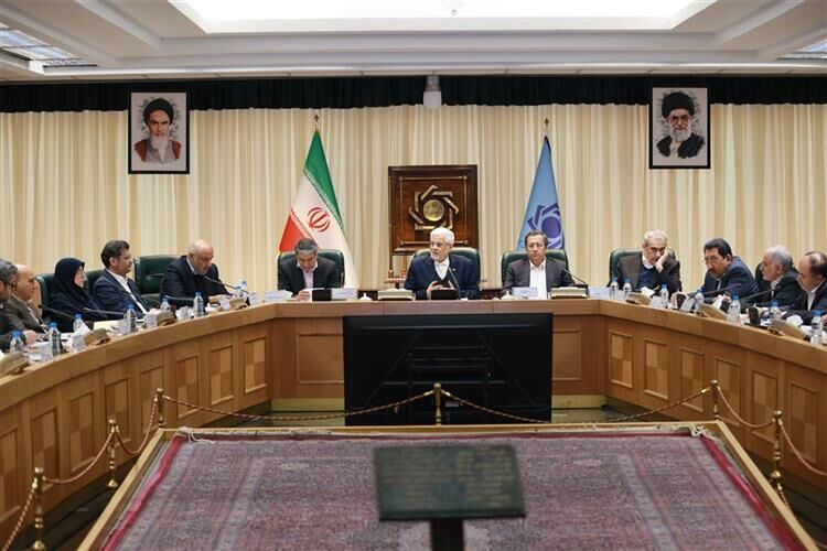 عارف: رصد و پایش آخرین وضعیت تامین و توزیع کالاهای اساسی و نحوه حمایت از تولید بررسی شد