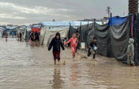 یونیسف: سرمای زمستان جان صدها هزار کودک آواره در غزه را تهدید می‌کند