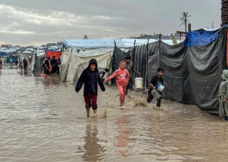 یونیسف: سرمای زمستان جان صدها هزار کودک آواره در غزه را تهدید می‌کند