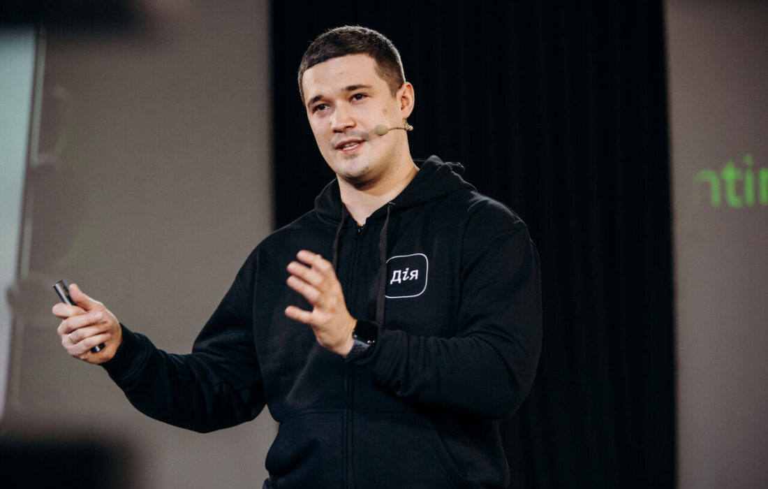 زلنسکی وزیر دفاع خود را برکنار می کند