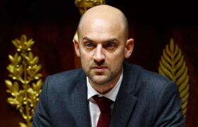 پاریس به اظهارات دبیرکل ناتو در مورد وابستگی دفاعی اروپا واکنش نشان داد