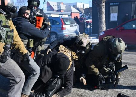 اعتراضات گسترده مردمی در مینیاپولیس پس از تیراندازی مرگبار مأموران فدرال