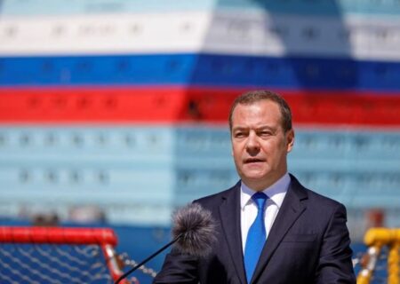 مدودف: ترامپ آشکارا بیان کرده که هدف آمریکا تصاحب نفت ونزوئلا است