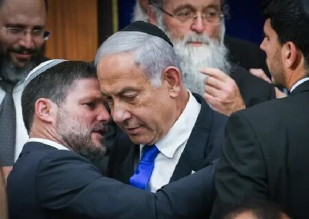 تلاش نتانیاهو برای عبور از وزیر تندروی کابینه به منظور باقی ماندن در قدرت