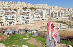 یورش شهرک نشینان اسرائیلی به کرانه باختری/۱۵ خانواده آواره شدند