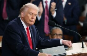 نظرسنجی سی انان : ترامپ از خودش هم عقب ماند