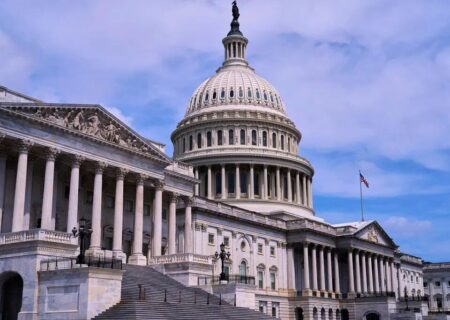 دموکرات‌های کنگره در پی محدود کردن ترامپ برای جنگ احتمالی با ایران