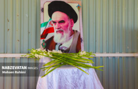 مراسم نمادین استقبال از امام خمینی (ره) در چمگردان