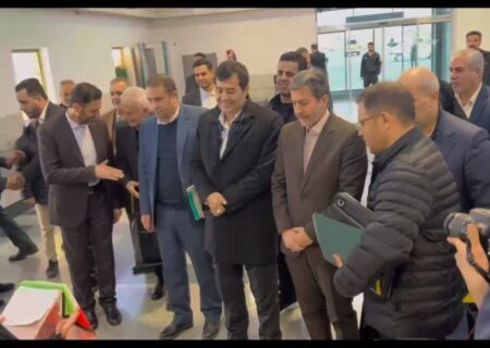 وزیر ورزش به همراه استاندار اصفهان؛ از ورزشگاه نقش‌جهان بازدید کرد