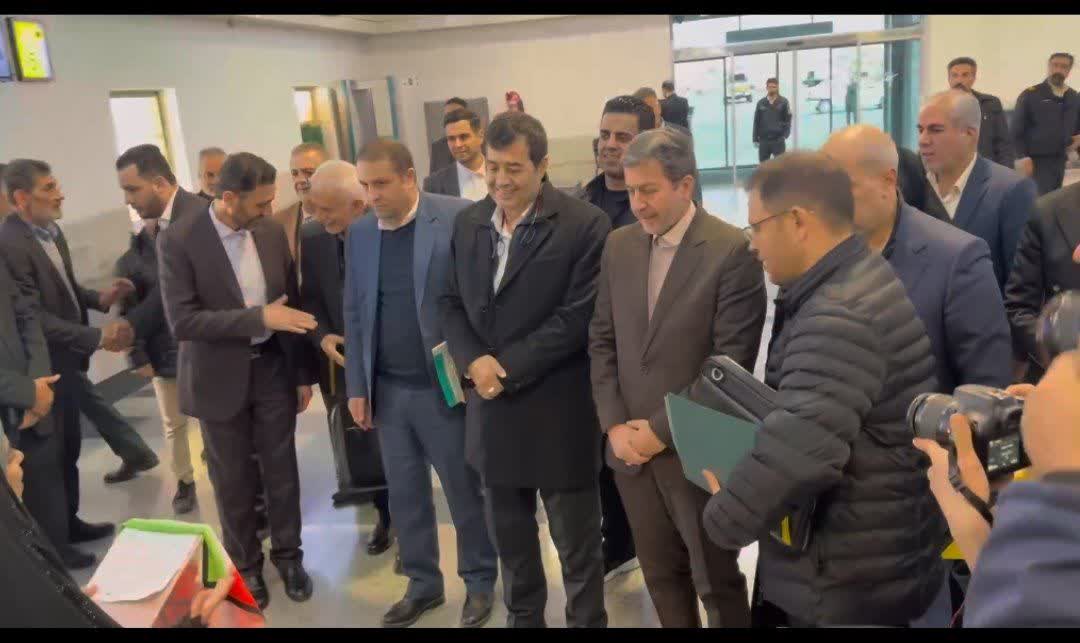 وزیر ورزش به همراه استاندار اصفهان؛ از ورزشگاه نقش‌جهان بازدید کرد