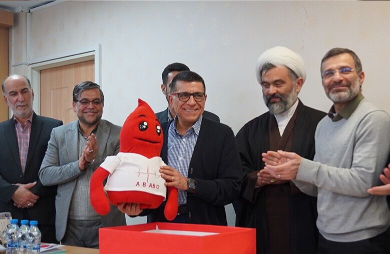 عروسک «آبابو» به عنوان شخصیت فرهنگی ترویج فرهنگ اهدای خون رونمایی شد