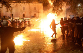 تظاهرات ضددولتی در آلبانی به درگیری کشیده شد