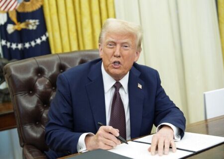 ترامپ : پنتاگون پرنده های مربوط به اشیا پرنده و حیات فرازمینی را منتشر کند