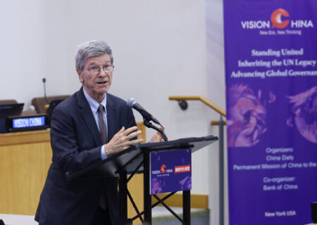 جفری ساکس: ترامپ عروسک خیمه‌شب‌بازی اسرائیل است/ آمریکا در حال نزدیک شدن به یک فاجعه است