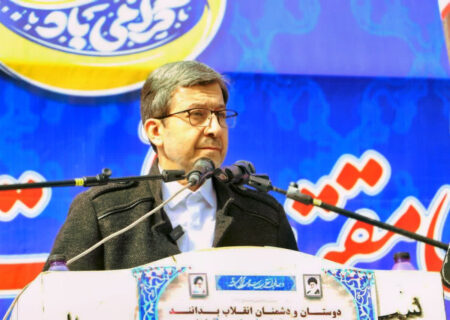 ملت ایران با تهدید و جسارت سیاسی عقب‌نشینی نمی‌کنند/سر تعظیم در مقابل مردم فرود می‌آوریم