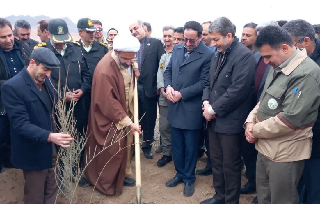 افتتاح و کلنگ‌زنی ۱۷۰ پروژه منابع طبیعی با اعتباری بالغ‌بر ۱.۵ همت در استان اصفهان