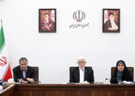 عارف: مردم سال سختی داشتند؛ دولت سفرهای نوروزی ۱۴۰۵ را تشویق می‌کند