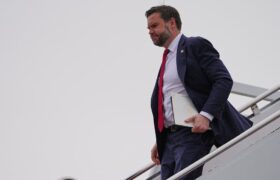 ونس: گزینه دیپلماتیک را در قبال ایران ترجیح میدهیم