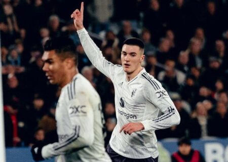 منچستریونایتد و چلسی مقابل حریفان متوقف شدند