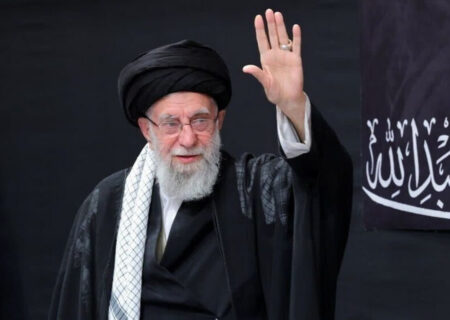 رهبر معظم انقلاب به شهادت رسیدند