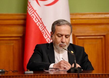 واکنش عراقچی به شهادت هموطنان مان در بندر خمیر