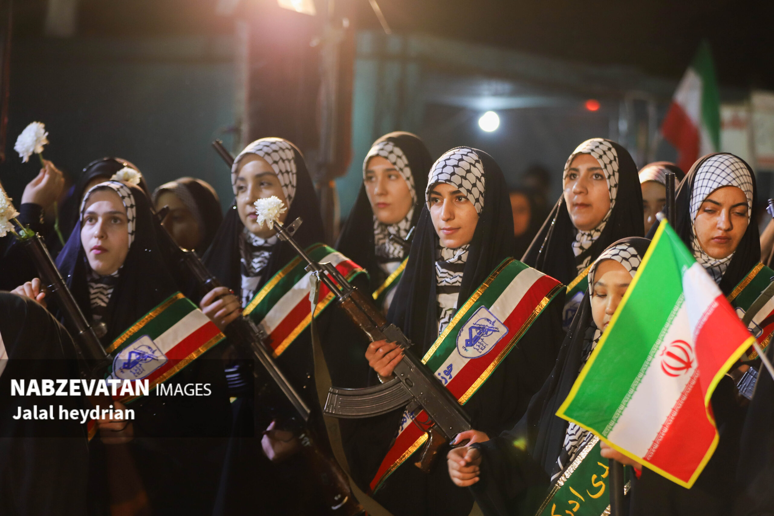 چرمهین مبعوث؛ ۶۰ روز است که مردم میدان را رها نکردند