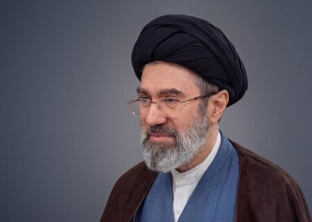 رهبر معظم انقلاب: ارتش دلاورانه از آب و خاک و پرچم ایران دفاع می‌کند