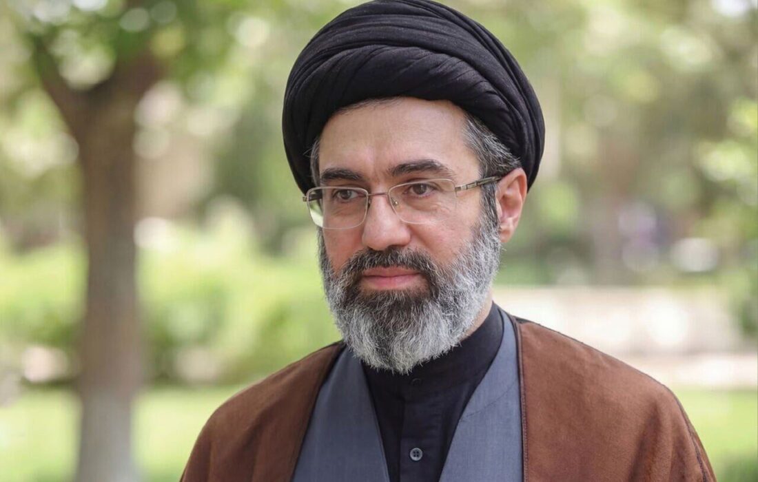 رهبر معظم انقلاب: معلمان و کارگران مؤثرترین حلقه در نبرد فرهنگی و اقتصادی خواهند بود