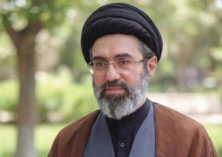 رهبر معظم انقلاب: معلمان و کارگران مؤثرترین حلقه در نبرد فرهنگی و اقتصادی خواهند بود