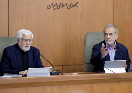 عارف: نگاه راهبردی رئیس‌جمهور موجب احیای سرمایه اجتماعی و تثبیت «وفاق ملی» شد