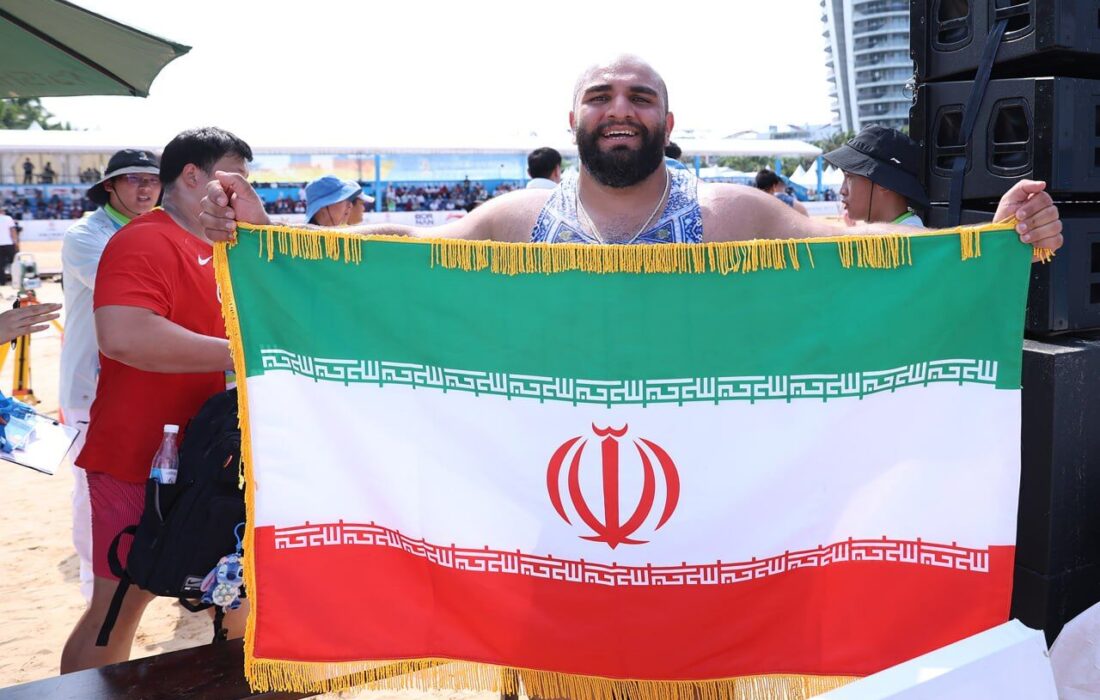 عجمی پرچمدار کاروان ایران در اختتامیه بازی‌های آسیایی ساحلی