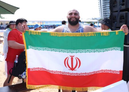 عجمی پرچمدار کاروان ایران در اختتامیه بازی‌های آسیایی ساحلی