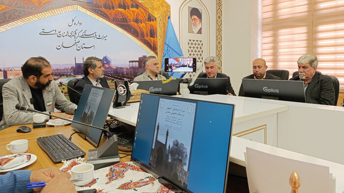تزلزل و ریزش کاشی‌ها در «مسجد جامع عباسی» اصفهان نگران‌کننده است