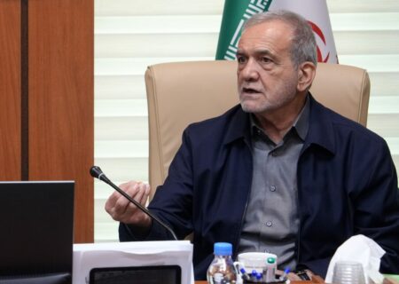 پزشکیان:هیچ قدرتی قادر به تسلیم ملت ایران نیست/انتقاد از رفتارهای دوگانه در نظام بین‌الملل