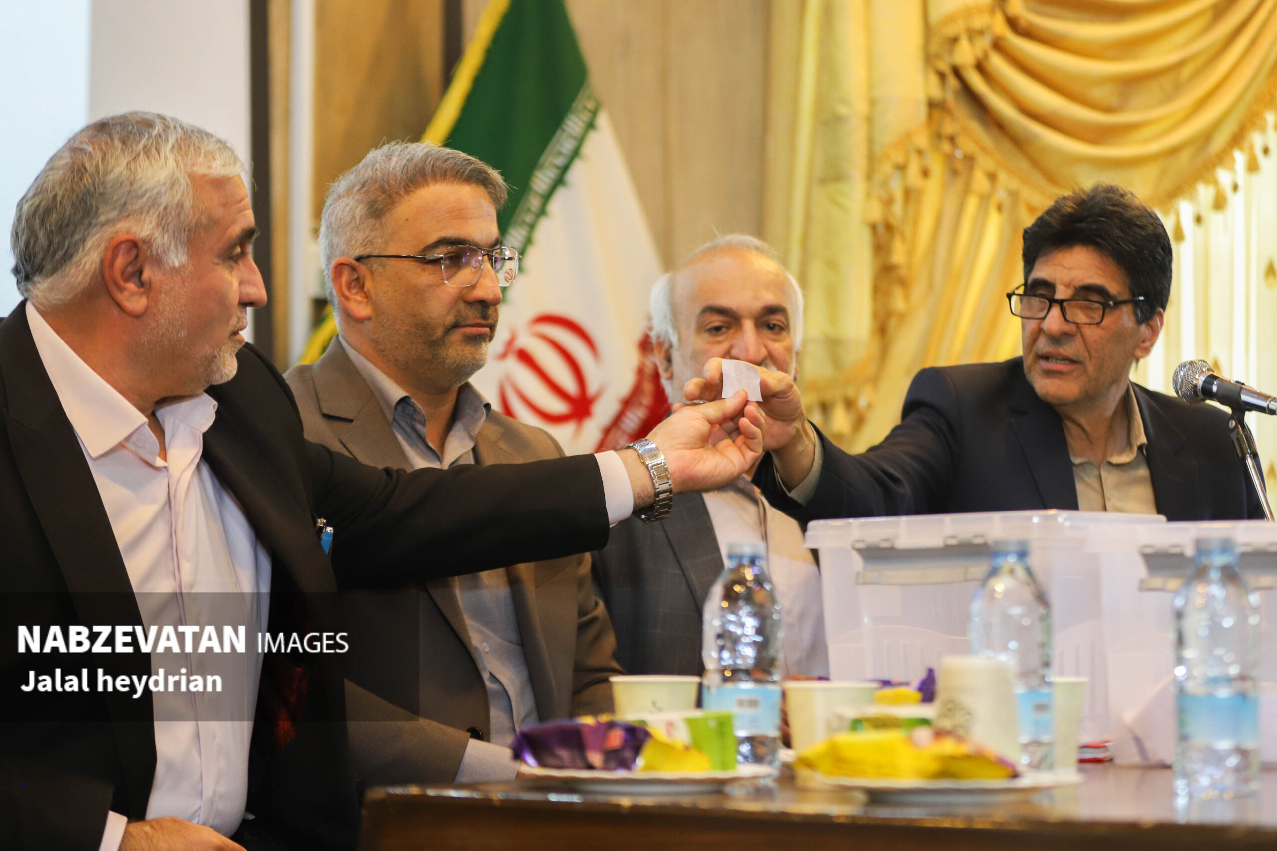 قرعه کشی واگذاری زمین به مشمولان طرح جوانی جمعیت در چرمهین