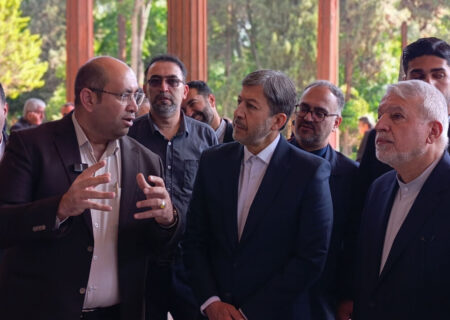 وزیر میراث‌فرهنگی از آثار تاریخی متاثر از جنگ تحمیلی سوم در اصفهان بازدید کرد