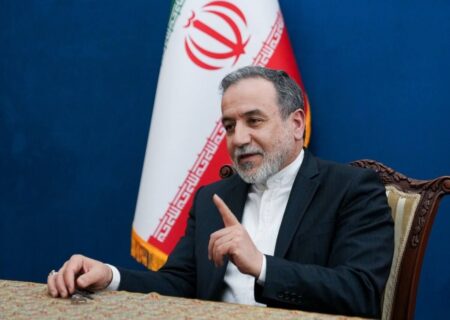 قدردانی عراقچی از مردم عراق برای میزبانی از امام شهید