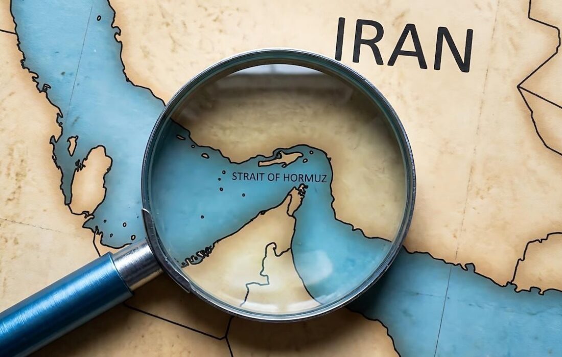 شنیده شدن صدای ۲ انفجار در یک نفتکش در حال عبور از تنگه هرمز