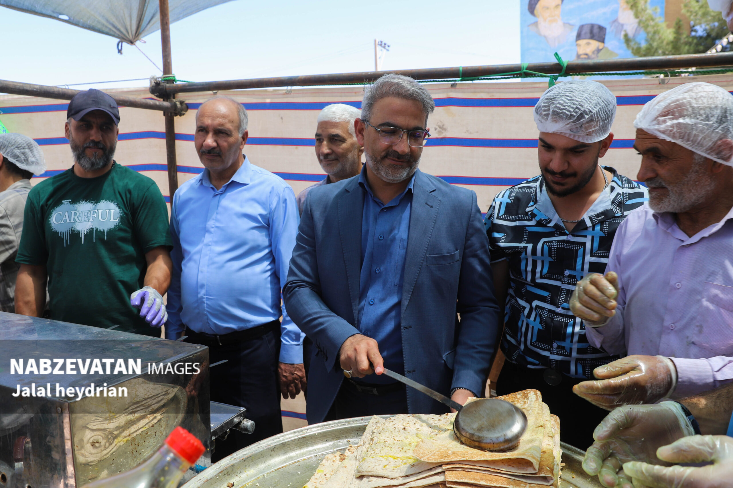 طبخ ۸ هزار پرس بریانی نذری همزمان با جشن بزرگ غدیر در چرمهین
