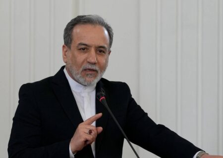 پاسخ عراقچی به تهدید ترامپ: توقیف دارایی‌های کشورها سابقه‌ای خطرناک ایجاد می‌کند