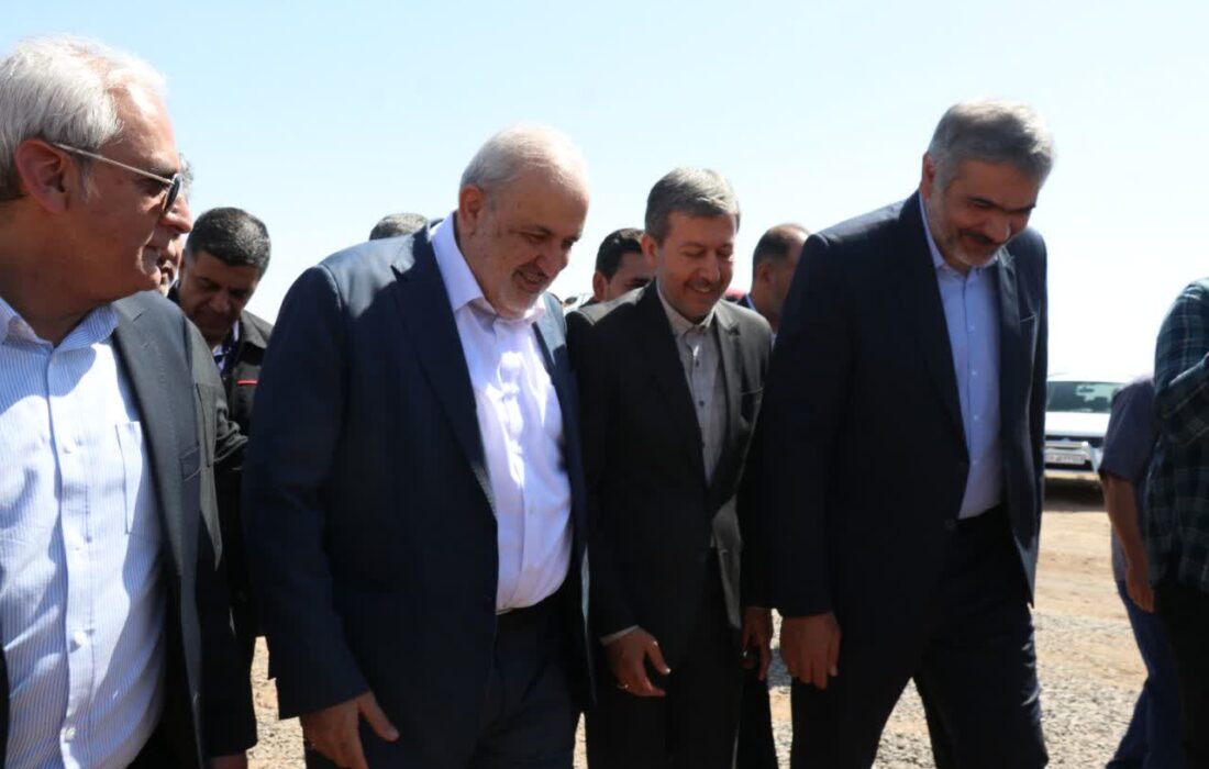 وزیر نیرو برای افتتاح دو پروژه مهم و بازدید از طرح‌های عمرانی به اصفهان سفر کرد