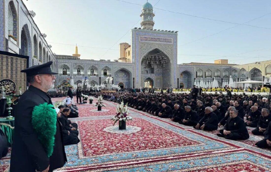 آیین اذن عزا و تعویض پوش ضریح حرم مطهر رضوی برگزار شد