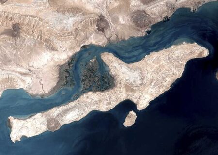 قرارگاه مرکزی حضرت خاتم‌: تنگه هرمز برای تردد هر نوع شناوربسته اعلام می گردد