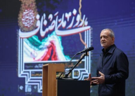 پزشکیان: سخنی که موجب تفرقه شود، آب ریختن به آسیاب دشمن است/ مذاکرات با عزت و اقتدار پیگیری می‌شود