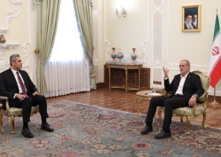 پزشکیان :  هیچ عامل و مرزی نمی تواند پیوندهای ایران و عراق را از بین ببرد