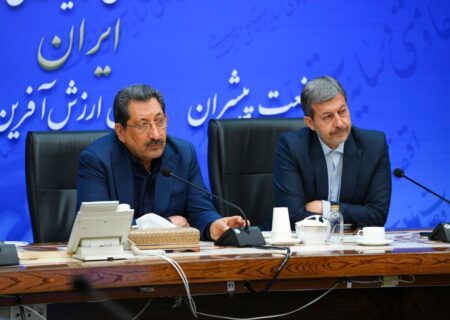 اتابک: دولت با رویکردی حمایتی مسائل تولیدکنندگان را در اولویت قرار داده است