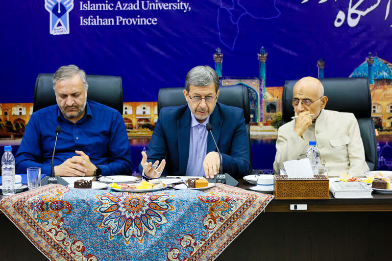 استاندار اصفهان: تحقق «شهر خورشیدی» نیازمند تسهیل‌گری نظام بانکی است